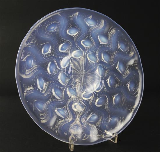 A René Lalique Bulbes No.2 pattern opalescent glass plate, 27cm